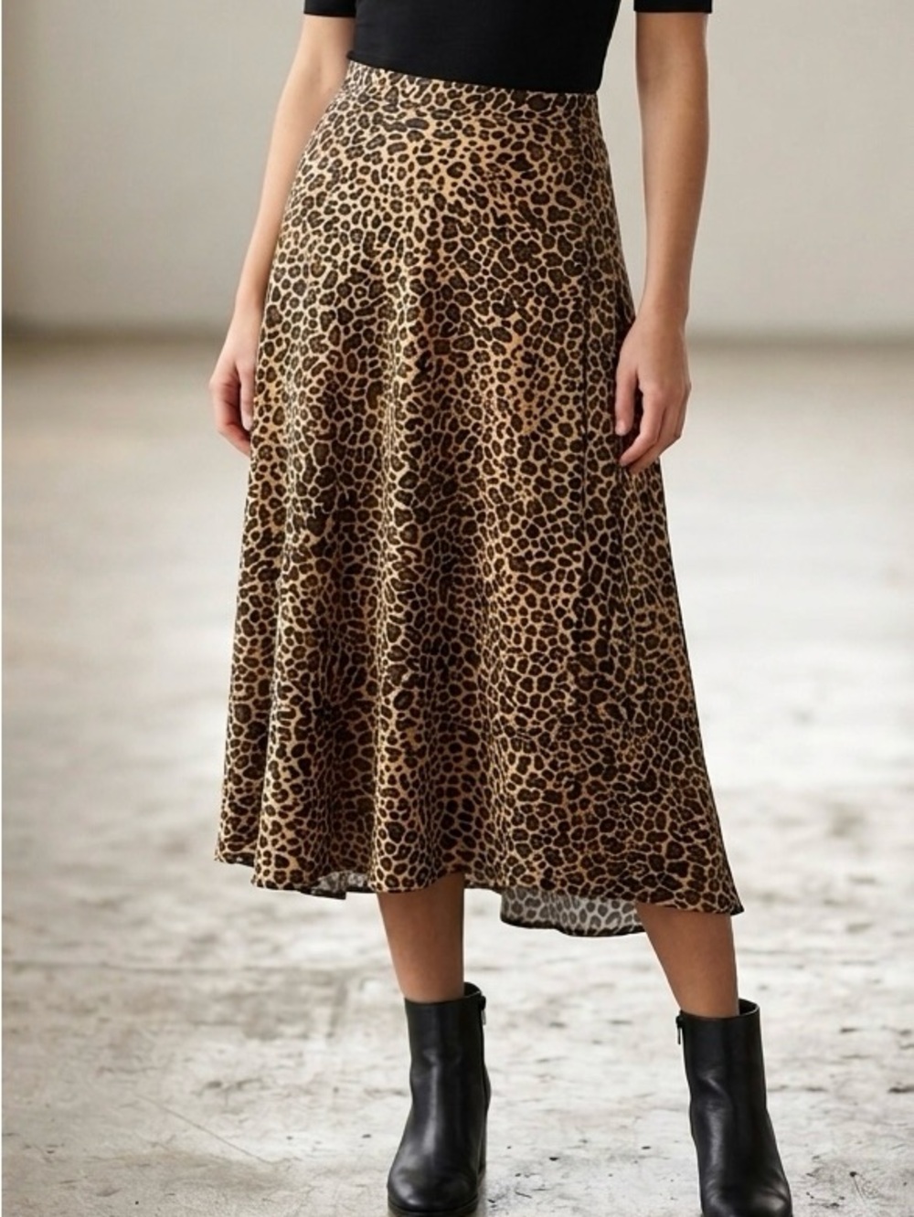 crown & ivy Leopard Print Midi Skirt in Brown size M